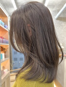 エリマ 調布(elima) 透明感グレージュレイヤーミディ白髪ぼかし前髪なし30代40代調布