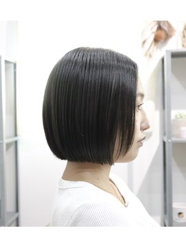 ウィスカーヘアー(whisker hair) ストレートボブ