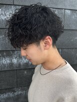 ヒュイル バイ ニアウ(Hwyl by Niau)&nbsp;メンズマッシュパーマツイストパーマスパイラルパーマ刈り上げ