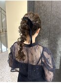 ベロアリボンとの組み合わせがかわいい＊ふわもこポニーアレンジ