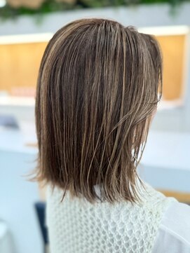 ステアケース 武蔵小杉店(stair:case) 半年に一度のハイライト それ以外はリタッチで簡単メンテナンス