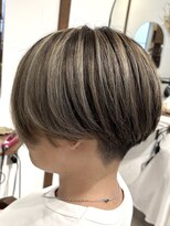 ルイ(ROUIS produced by LUCK 津田沼)&nbsp;白髪ぼかし/刈り上げショート/大人ショート/ハイライト