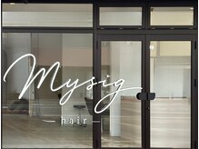 ミューシグヘアー(mysig hair)の雰囲気(お店のガラスにある「mysig hair」の看板が目印です!)