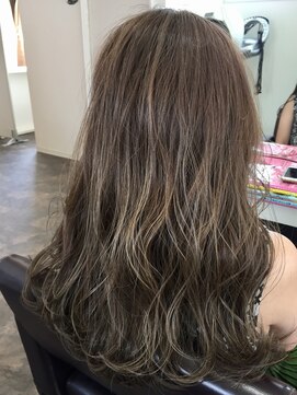 アリア トータルビューティー(Aria total beauty) 外国人風ハイライトカラー