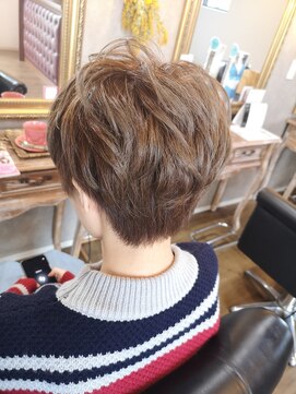 ヘアーアンドビューティ カリテス(Hair & Beauty Charites) ショート