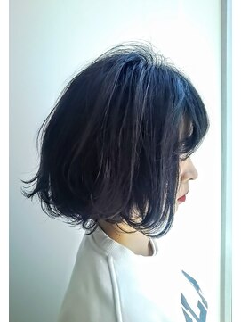 エミュスト(Emuest) ブルーアッシュ　クールボブ