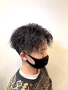 ヘアアンドフェイス ルースト(hair&face ROOST) 【波打ち質感】ツイストスパイラルパート