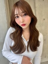《ランクアップカラー》をした髪を巻いたらツヤ感向上！よく髪を巻く人にもうってつけの美髪カラー♪