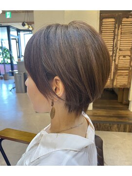 チリンバイロストシティー(Chillin by LOSTCITY) ショートボブインナーカラー白髪ぼかしハイライト