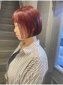 大人可愛い暖色ブリーチなしレッドぱっつんボブ