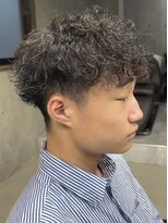 フイ 新宿3丁目(Hui)&nbsp;フェザーパーマ/グレーブルーカラー/刈り上げショートパンク