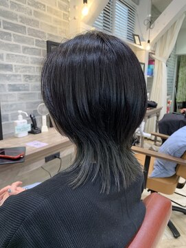 キュート Cute ウルフ×襟足カラー