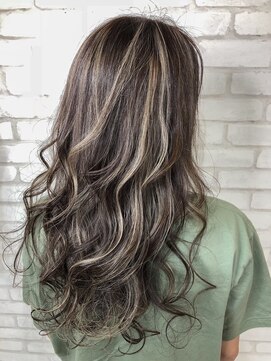 エル(L by truecreation) ブリーチ/春日部/ダブルカラー/学割U24/顔周り/ハイトーン/韓国