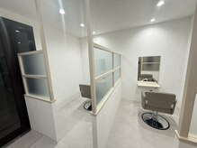 カームバイフォレスト 三郷中央(Calm by Forest.)の雰囲気(個室の中身はシンプルな落ち着いた雰囲気漂う非現実空間)