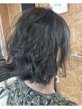 ハグ(Hug) 【Hug】ダークアッシュ×動きのある外ハネショートボブ