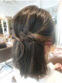 アクセントカラーでおしゃれヘアアレンジ♪【担当  木村沙織】