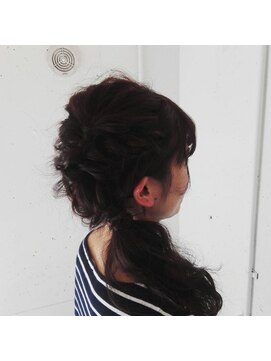 アルベリーヘアーアンドスパ 掛川中央店(ALBELY hair&spa) 編みおろしダウンスタイル