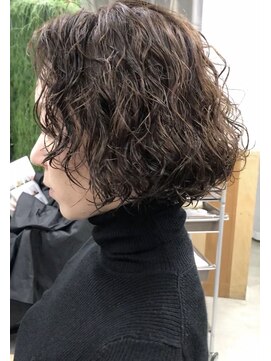 コス(kos) 【nanuk＊UEKI】前下がり大人ボブパーマ