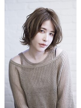 ラレイ(Lalei) 【Lalei】レイヤーボブ　ベージュカラー　辻幸奈　表参道