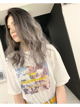 フロクシノーシナイヒリパイリフィケーション(Floccinaucinihilipilification) 西海岸風バレイヤージュ