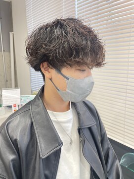 ペイププロドアイコン 博多(Peyp prod ICON) 波巻きパーマ　刈り上げマッシュ