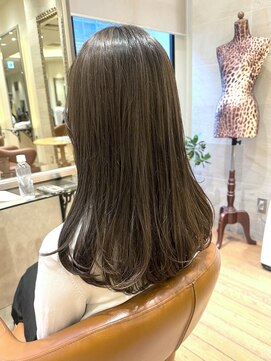 ビュートリアム265(BEAUTRIUM 265) 艶髪レイヤーロングワンカール銀座レイヤーカットグレーベージュ