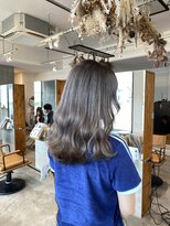 トテ(tote.)&nbsp;透明感シルバーグレージュダメージレス水素カラー