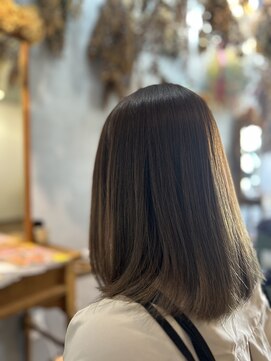 ヘアーサロン アンズ 柔らかさも感じられるグレージュ