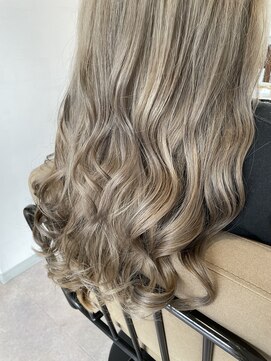 アムアム(amu_amu) 透明感抜群外国人風カラー★カット＋イルミナカラー＋うる艶TR