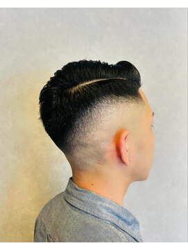 スター(STAR) 王道/スキンフェード/刈り上げ/ワイルド/メンズ