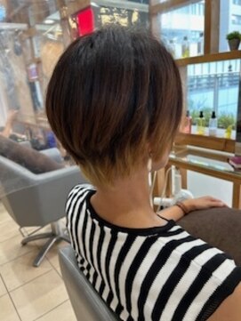 スタジオ アルファプラス 日暮里店(studio α+) ステップボーンカットカットボブショートハイライト白髪ぼかし
