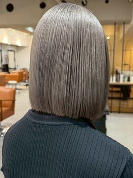 イリ 大阪(ili) ハイライトカラー/ミルクティーベージュ/レイヤーカット