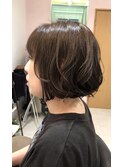 大人ガーリーボブＳＴＹＬＥ　白髪ぼかしイルミナ×ゆるウエーブ