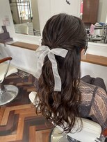 ヘアーアンドメイクアップモパ&nbsp;ハーフアップ