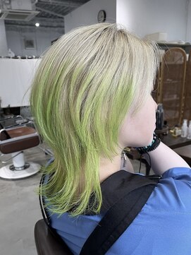 アオゾラヘアーカミノウラ(AOZORA HAIR kaminoura) ライムグリーングラデーション レイヤーウルフ ハイデザイン