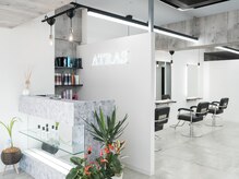 アトラスヘア ベジア(ATRAS hair Bezia)の雰囲気（スタイリッシュな店内は居心地も抜群☆）