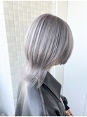 レイヤーカットグレージュブリーチダブルカラーシルバーカラー