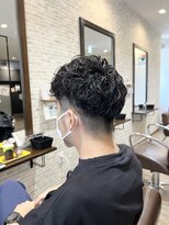 ハジー(Hajy)&nbsp;くるくると巻きに巻いた、フォーマル、カジュアルにいけるパーマ