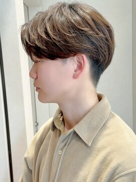 ヨリ トウキョウ(yori Tokyo) 似合わせカット30代40代50センターパート刈り上げマッシュ