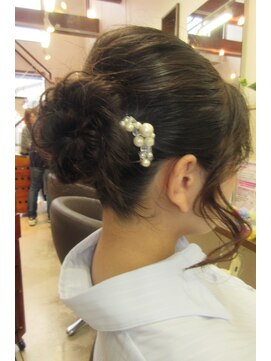 コアフィールフィス(COIFFURE fils) ふんわりシニョンアップ