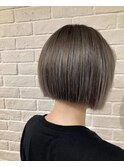 グレージュカラーの顎ラインボブ/切りっぱなしボブ