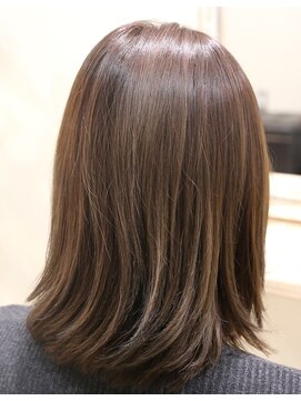 ポノ(Pono) 髪質改善 ショートボブ インナーカラー 韓国風 前髪カット 小顔