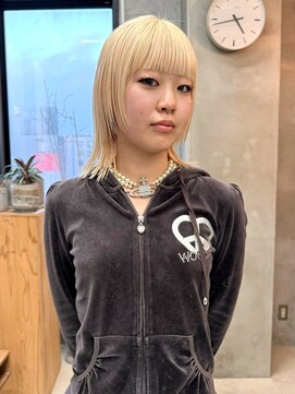 テトヘアー(teto hair) ブロンド　ステップカット　ブリーチカラー　前髪パッツン