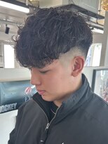 ウェイビーエフティフィフス 横浜西口(WAVEY ft.fifth)&nbsp;スペインカールラルフカールラフカールスキンフェードカット横浜