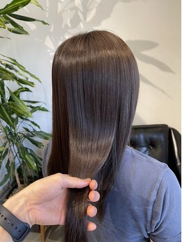 アリーマーケット(ALLEY MARKET)の写真/【大人女性の悩みを解決】じっくりお話を聞き、頑固な髪質にもクセを抑えるだけでなく自然に活かす提案も◎