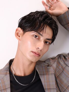 ネイビー(NAVY) ツヤ髪センターパート デキる男のビジネスヘア