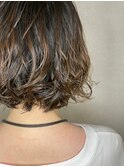 女性らしいミディアムボブカールスタイル