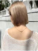 切りっぱなしボブ/ショートボブ/ハイトーンボブ/柔らかベージュ