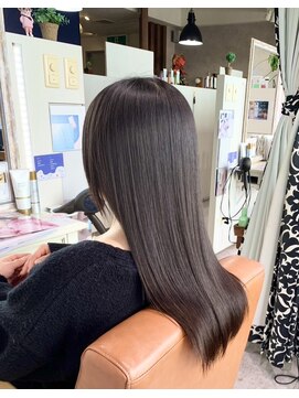 ハナビ(hanabi) ナチュラル　自然なストレート　ロング　ベージュ