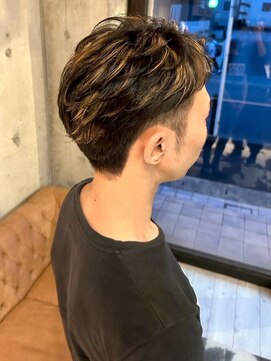 メッシュ爽やか刈り上げフェザーショートメンズスタイル